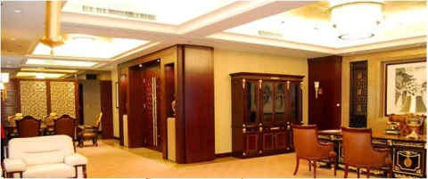 Nội thất phòng khách với đồ gỗ hoàn thiện bằng sơn gỗ