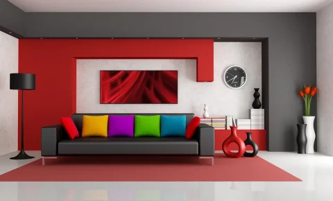 Phòng khách hiện đại với mảng tường và thảm màu đỏ nổi bật