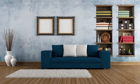 Phòng khách tường xanh nhạt với sofa xanh dương mang lại cảm giác thư giãn